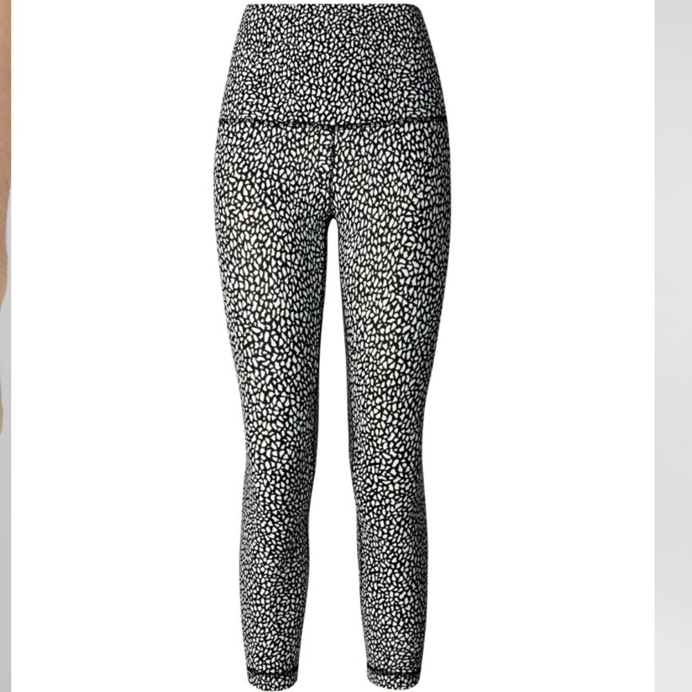 Lululemon Wunder Under Crop (Hi-Rise) Miss Mosaic Black size 2
